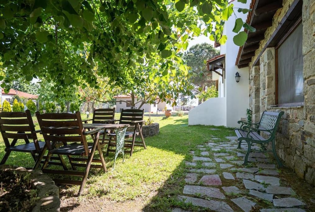 Traditionelles Appartement Athos Shadow Am Meer Paralia Sikias Exterior photo